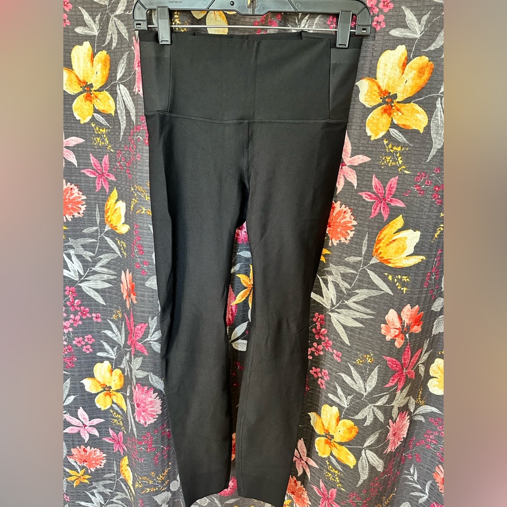 Women's Lululemon Zoned In Tight 27” size 8